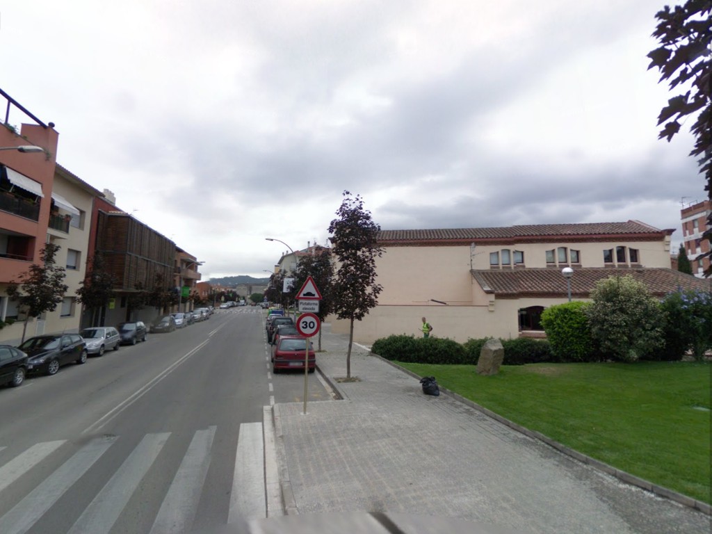 Carrer Esteve Cardel�s (darrere Biblioteca)