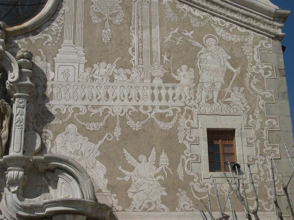 Església parroquial Sant Martí. Detall esgrafiats Església parroquial Sant Martí. Detall esgrafiats